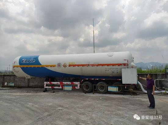 ▲江西康顺耗资60余万元购置的撬装设备，可实现对液化天然气的汽化 。新京报记者卢通&nbsp;摄