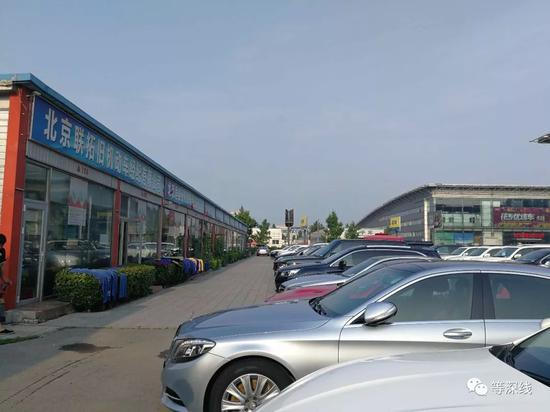 北京一处二手车交易市场。&nbsp;&nbsp; &nbsp;《等深线》记者 郭婧婷 摄影