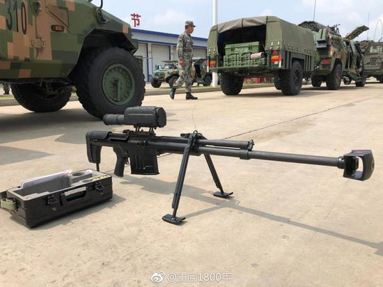 　　装有简易火控系统的国产12.7毫米狙击枪，如果美军的士兵仅携带装有先进光学瞄准镜的AR15的话，那么在800米外肯定是要被“点名”的