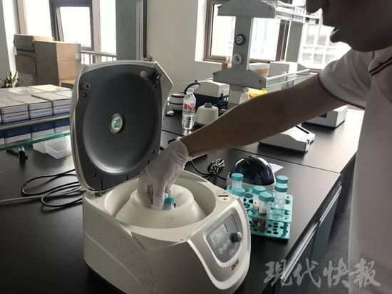进行离心