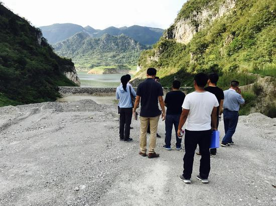 宏远磷矿矿区紧邻乌江干流。