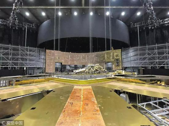 　　2018年11月22日，上海世博中心，意大利品牌D&amp;G大型时装秀内部设施已经开始拆除。张亨伟（上海分社）/中新社/视觉中国