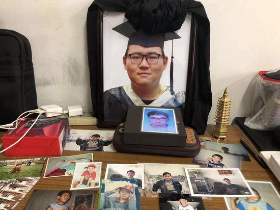 2019年1月6日，上海浦东周浦镇陆家，陆经纬遗像。