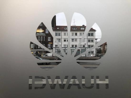 透过华为德国公司的窗户看外面。范凌志&nbsp; 摄