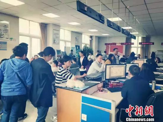 资料图：西宁住房公积金管理中心的服务大厅　马秀萍　摄