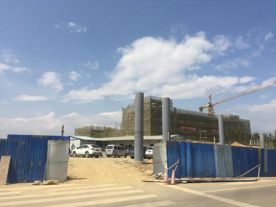云南大理海东新区，不少楼盘已经停建。 新京报记者 赵朋乐 摄