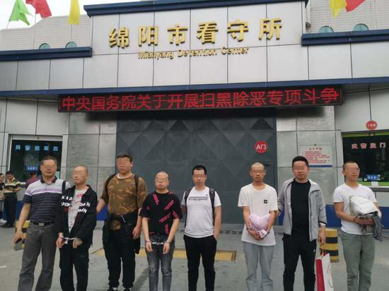 犯罪团伙在全国各地被抓获 松江警方供图