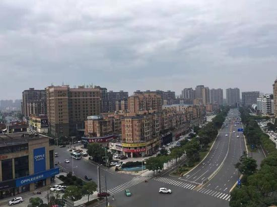 　　2019年6月的上饶“中国江南商贸城”项目，其为余小平任上饶市委书记期间，黄春发在上饶开发。 新京报记者 卢通 摄