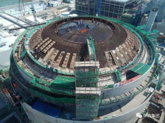 　　7月14日，华龙一号全球首堆示范工程——福清核电5号机组外穹顶封顶混凝土浇筑圆满完成，为该机组热试、装料奠定了坚实基础。中核集团 图