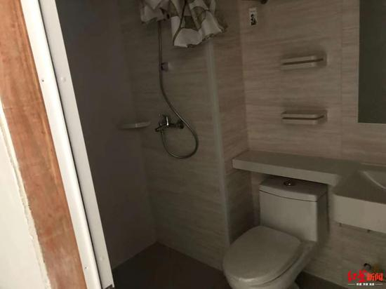 丹丹所在的两人间内部