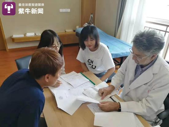 Dreyer教授在医院诊疗