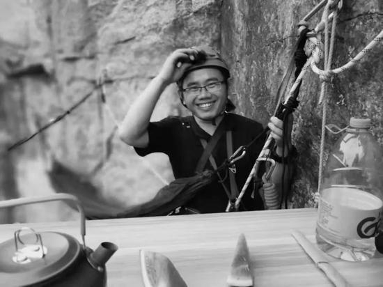 在蓝天救援队中，尹起贺的绳索技术较为出众。受访者供图