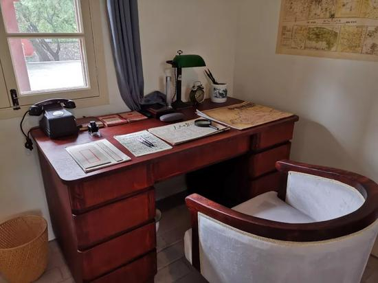 　△朱德同志办公室。（央视记者杨立峰拍摄）