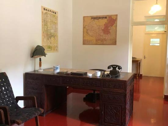 　△毛泽东同志办公室。（央视记者彭汉明拍摄）