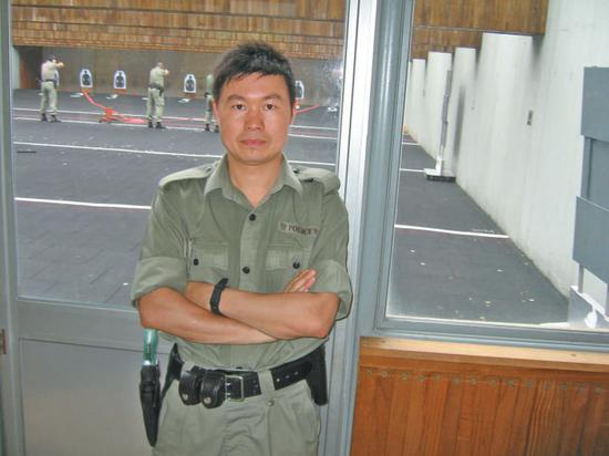 ▲薛锐权在香港警察学院获得武力使用教官资格。受访者供图