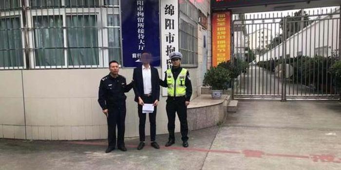 男子不满被贴罚单朋友圈辱警 被行政拘留5天 手机新浪网