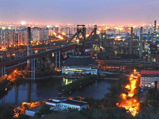 图为停产前的首钢。图片来源：中国冶金报社官方微信