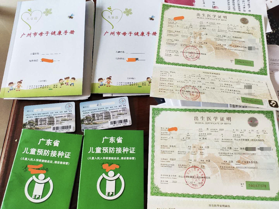 　　“精因宝贝”所展示，违规分娩后为婴儿办理的多份出生医学证明。所登记的婴儿母亲来自河南、湖南等地。