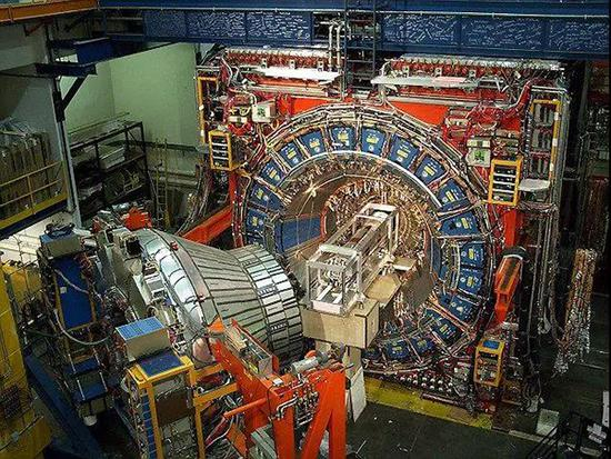 Tevatron粒子加速器（图片来源：必应图库）