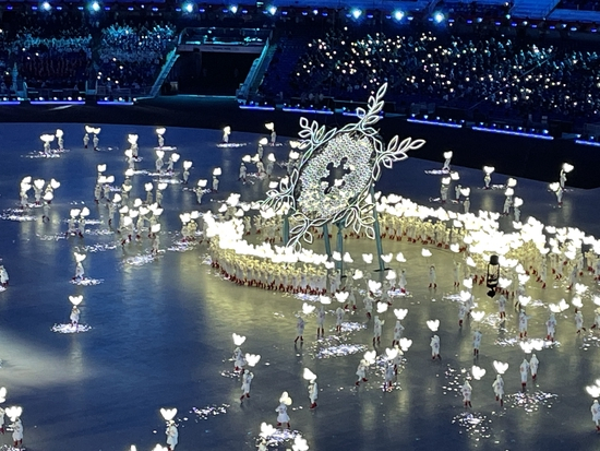 　冬奥会开幕式《雪花》节目。图/新京报记者 马骏