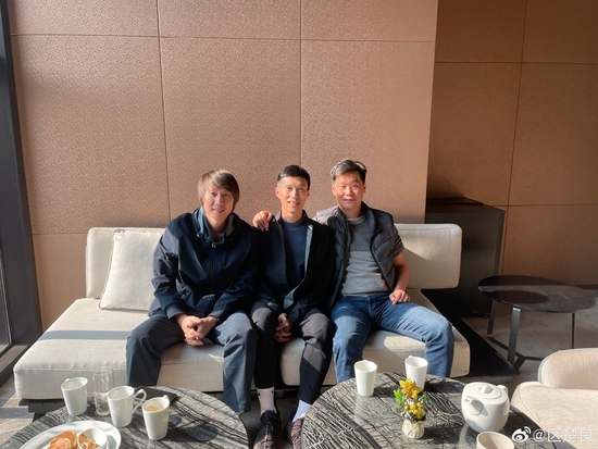 　李铁、区楚良和李霄鹏合影。