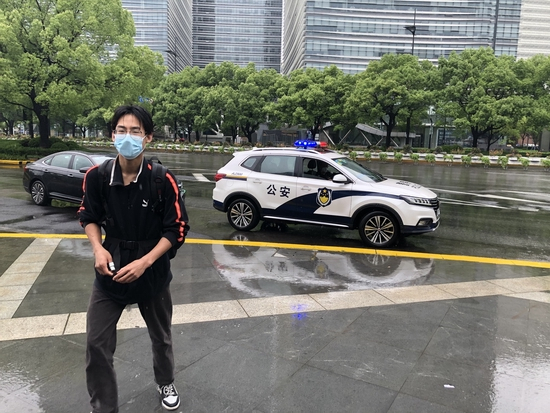 　5月13日中午，一直保持联络的陆家嘴派出所一名公安民警找到孙武。