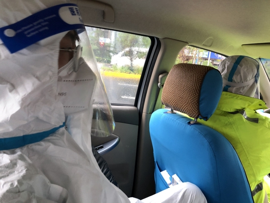 坐上警车的孙武。