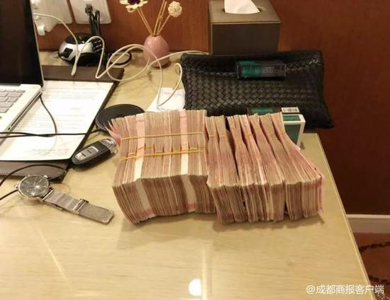 ▲周某平时使用的现金。