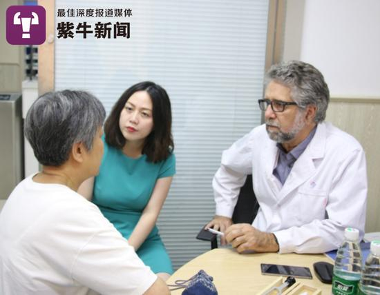 Dreyer教授在医院诊疗