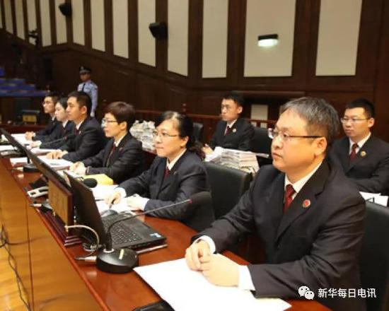 北京市人民检察院第二分院的检察官们在庭审现场。　图片由受访者提供