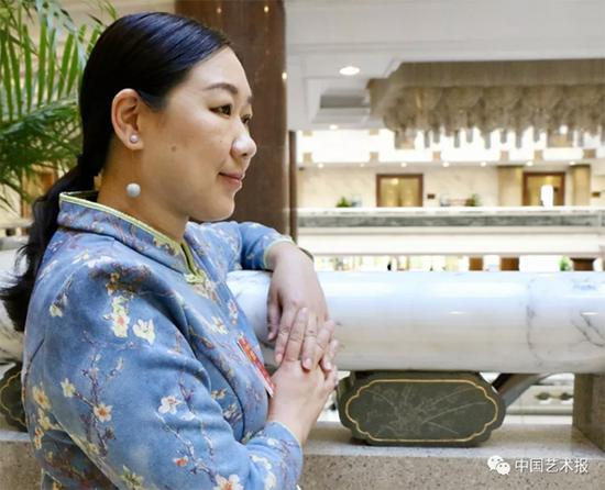 全国人大代表、浙江省网络作家协会副主席蒋胜男&nbsp; &nbsp;中国艺术报记者马李文博 图