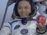 欢迎！神21航天员安全顺利出舱