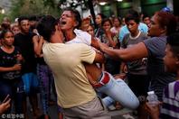 委内瑞拉囚犯纵火越狱未遂致68死 家属焦急等待哭到昏厥