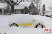 美国遭暴风雪袭击 数十万居民出行受影响