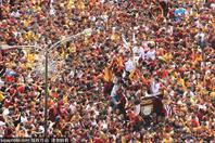 超2011万菲律宾人庆祝“黑耶稣节” 数万人挤一座桥