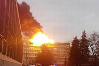 法国里昂大学一座大楼爆炸起火