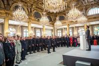 300人排队进法国总统官邸