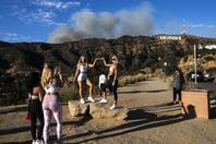 洛杉矶大火烧到好莱坞山