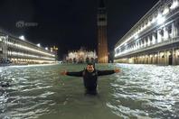 意大利“水城”威尼斯遭遇严重水灾 85%面积被洪水覆盖