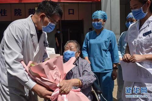 北京首例ECMO“脱机”新冠肺炎危重症患者康复出院