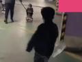 熟练得让人心疼!男孩做第4次核酸检测自备袋子防呕吐