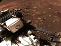 NASA:毅力号首次火星行走 拍下清晰行走“脚印”