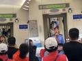 广西一火车停运前列车员用歌声告别 乘客:歌好听 告别美好旅程