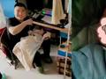 大四男生返校带孩子回宿舍 舍友实名羡慕集体哄孩子