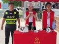 游客在古镇过桥手机掉下河 街区支书潜泳捞回:不想游客败兴而归