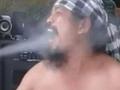 印尼一名大师曾因用杀虫剂朝嘴里狂喷走红网络 近日因心脏病发作死亡
