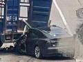 广东韶关一辆特斯拉追尾货车 车头严重受损
