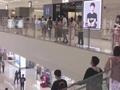 男子酒后从商场坠楼身亡 警方:患病久治不愈 坐到栏杆上仰翻