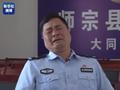 年轻辅警被冲卡车辆拖行碾压牺牲 母亲只想能坐坐他生前警车