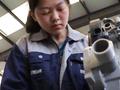 女生学汽修专业每天搬轮胎练体能:想靠自己闯出一片天